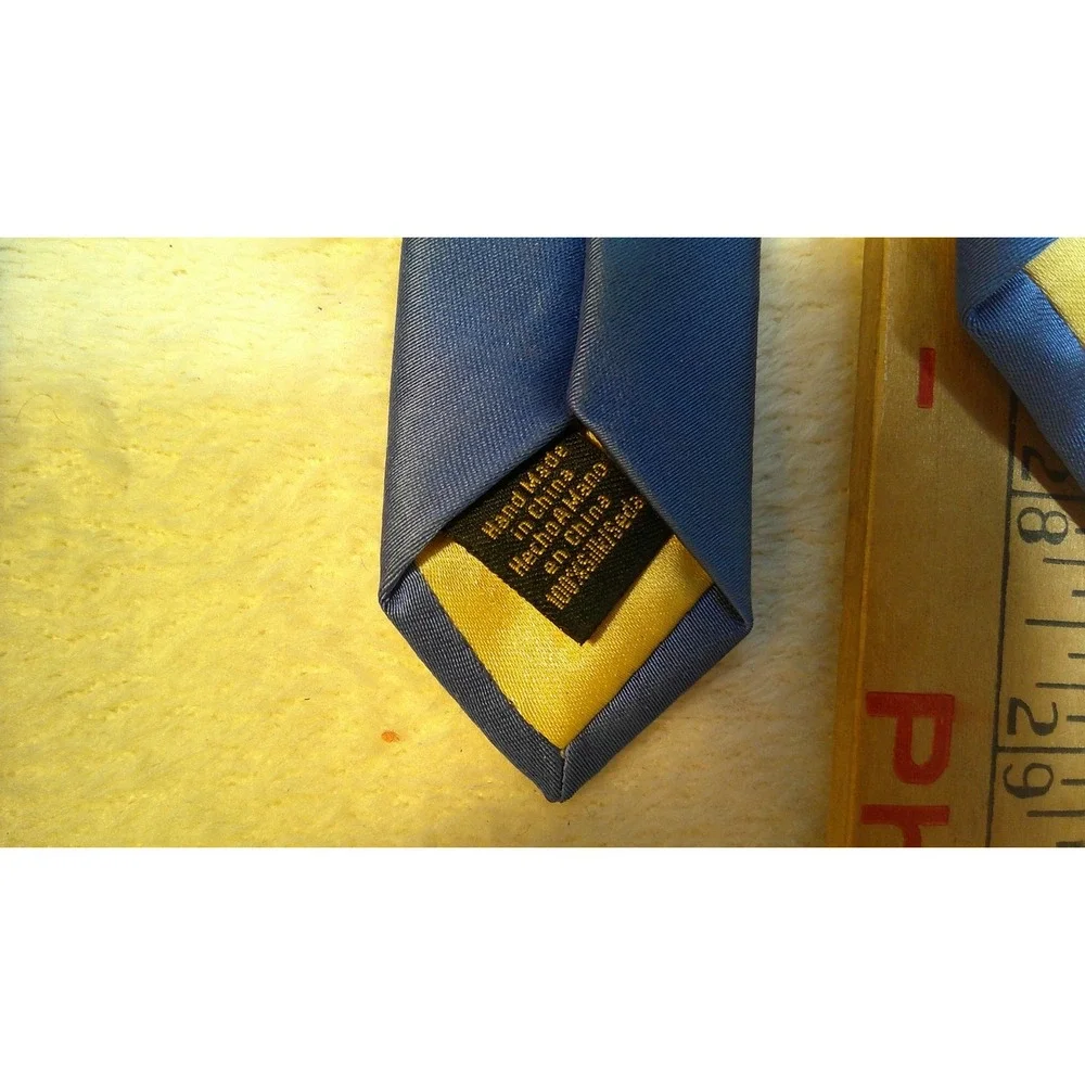 Donald J Trump Signature Collection Silk Tie Blue Solid Satin Hand Made Crest